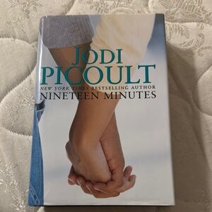 Nineteen Minutes by Jodi Picoult Hardcover